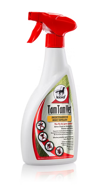 White spray bottle with red nozzle labeled 'Tam Tam Vet' on a white background